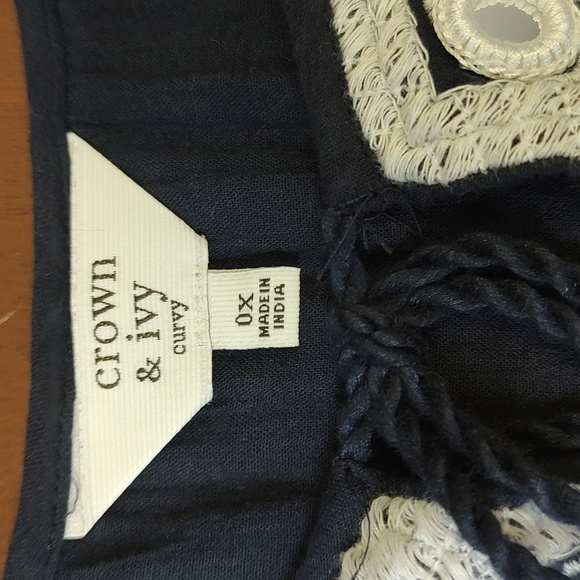 Crown & Ivy Curvy Cotton Gauze Embroidered Bell Sleeves Bohemian Blouse - Picture 7 of 9